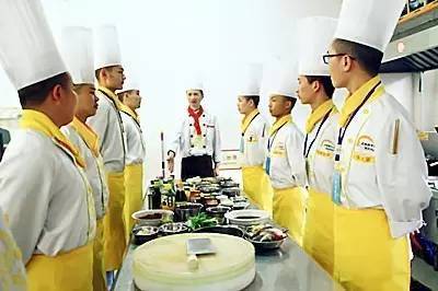 以廚政管理為本，以菜品研發(fā)為心——現(xiàn)代國際餐飲管理的核心驅(qū)動